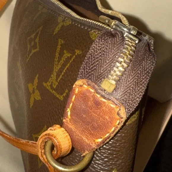 Louis Vuitton Pochette Vintage Brown Monogram leather Shoulder bag 

Offers - Picture 9 of 14